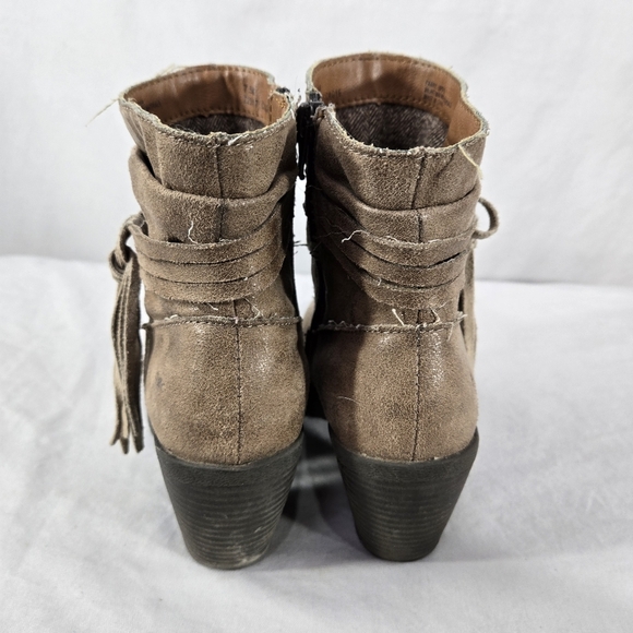 Born B.O.C BOC ALICUDI Taupe Ankle WOMENS 7.5 Z25517 Booties Tassel Zip 2" Heel - Picture 6 of 10